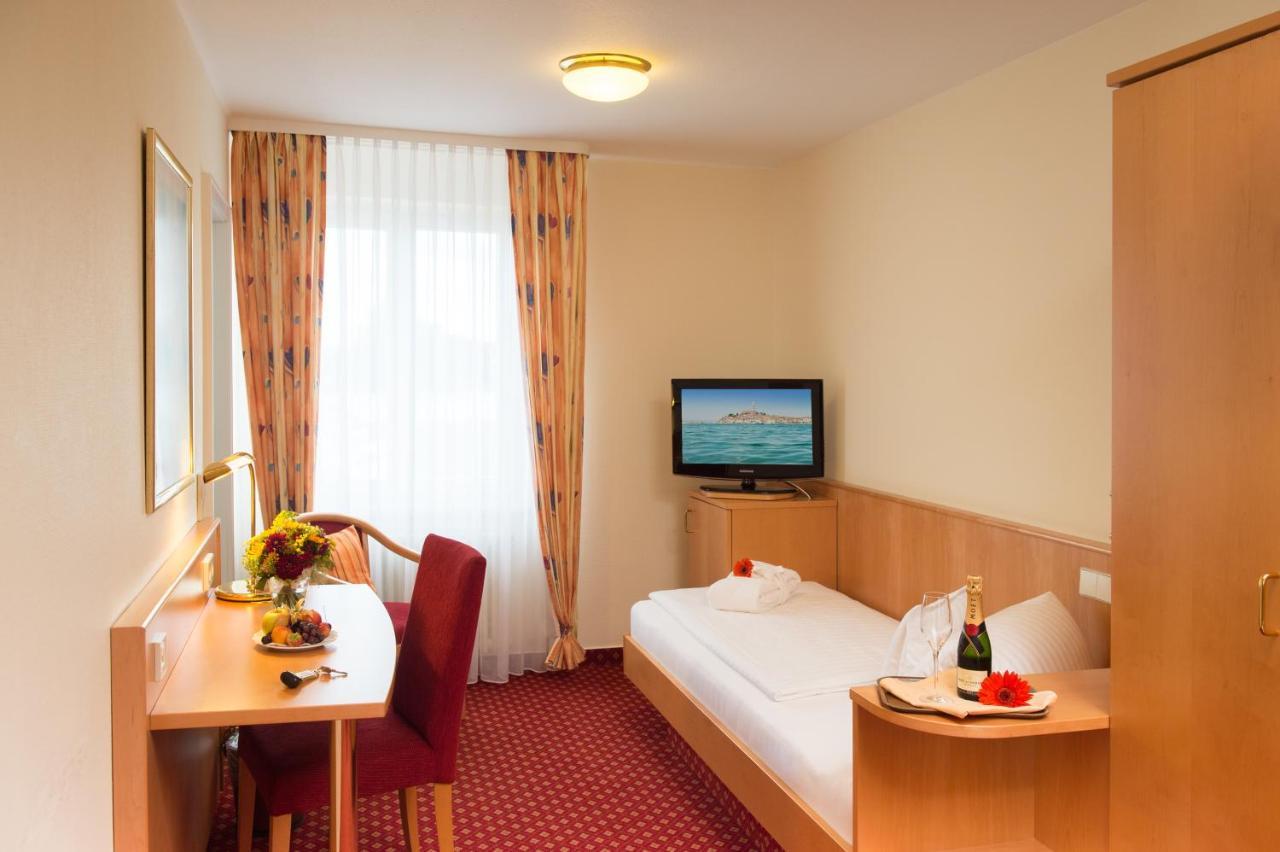 Hotel Strandhotel Loechnerhaus 4*
